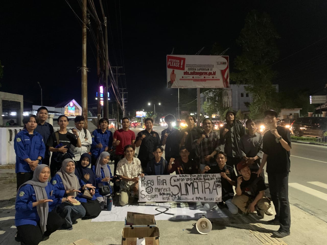 GALANG DANA: Para anggota Dewan Pimpinan Wilayah (DPW) Perisai Syarikat Islam Sulawesi Tengah berkolaborasi dengan Himpunan Pemuda Pelajar Mahasiswa (HPPM) Mamuju Tengah serta Pemuda Kecamatan Plasa,