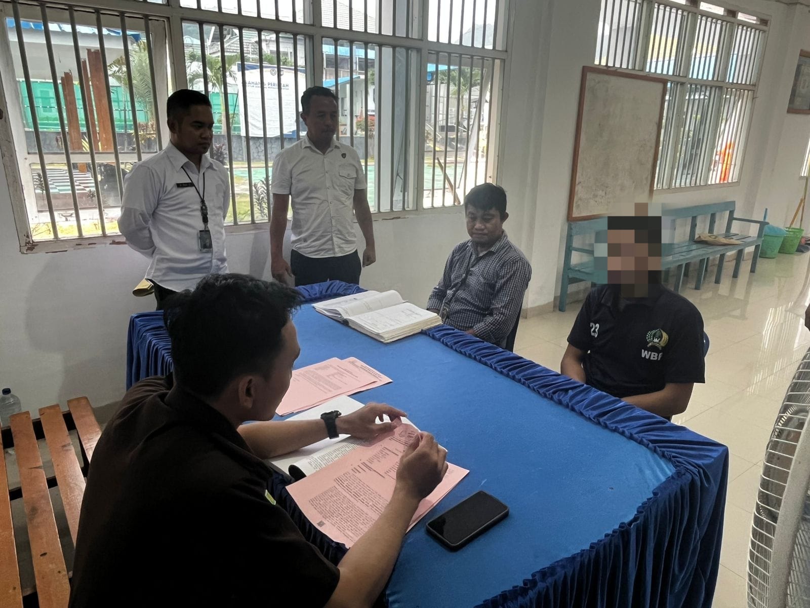 TUNTASKAN : Polres Banggai tuntaskan kasus mucikari anak di bawah umur.(FOTO: NENDRA PRASETYA/RADAR PALU).