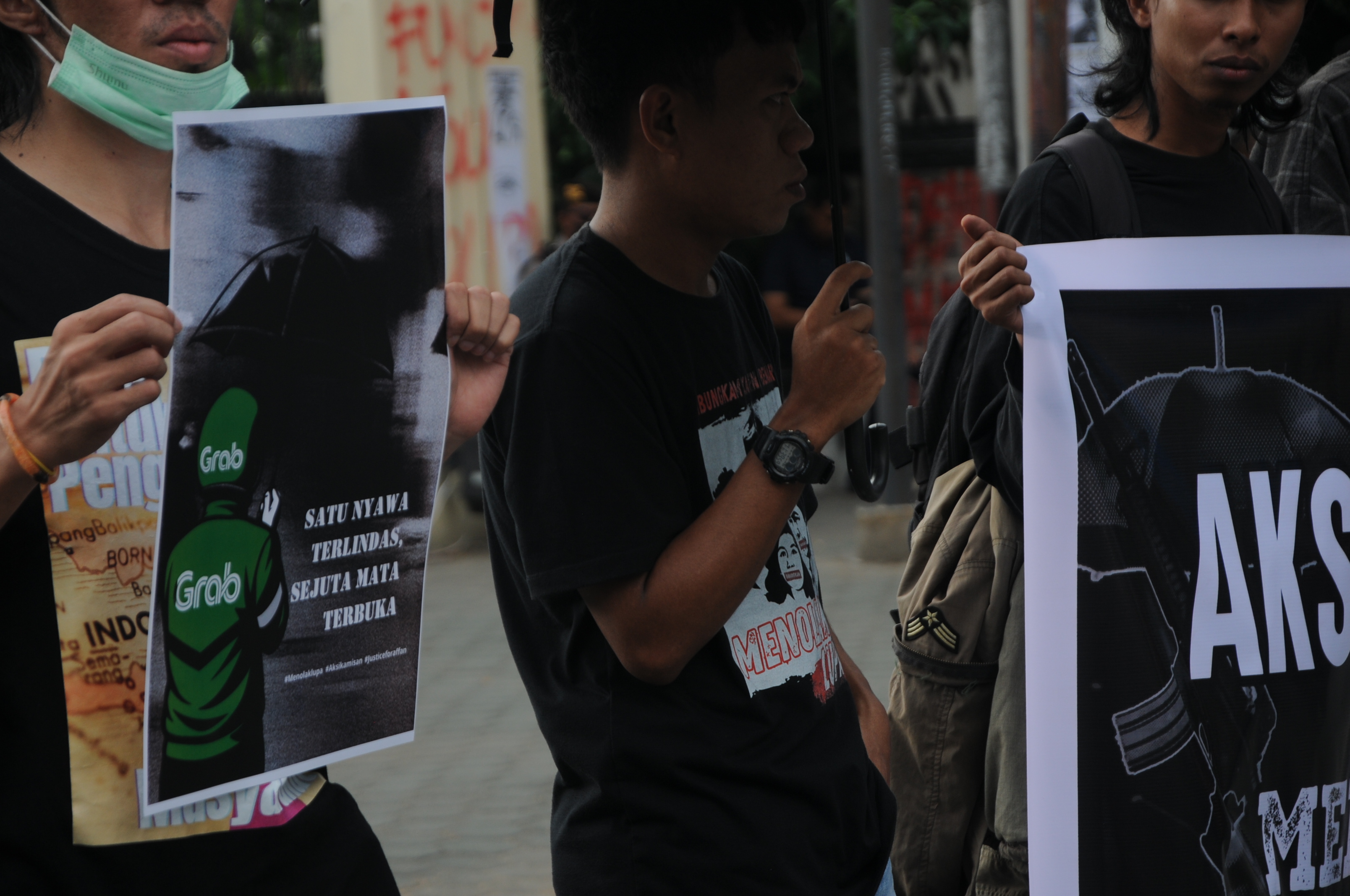 SEPTEMBER HITAM: Aksi kamisan di Depan Gedung DPRD Sulteng, Jalan Samratulangi, Kota Palu, Kamis (4/9/2025).