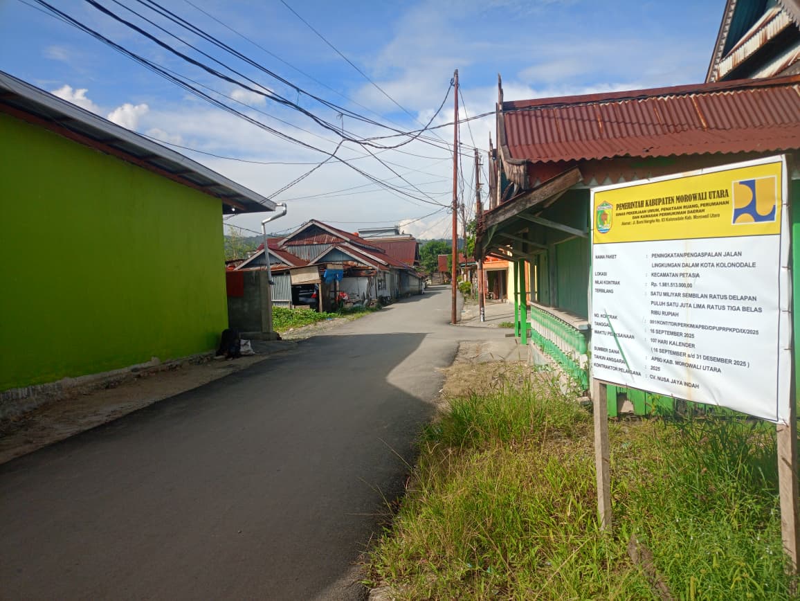 PENGASPALAN : Salah satu ruas di Kelurahan Bahoue, Kota Kolonodale dari delapan segmen pengaspalan jalan lingkungan di Kecamatan Petasia yang dikerjakan CV Nusa Jaya Indah menggunakan APBD Morowali Ut