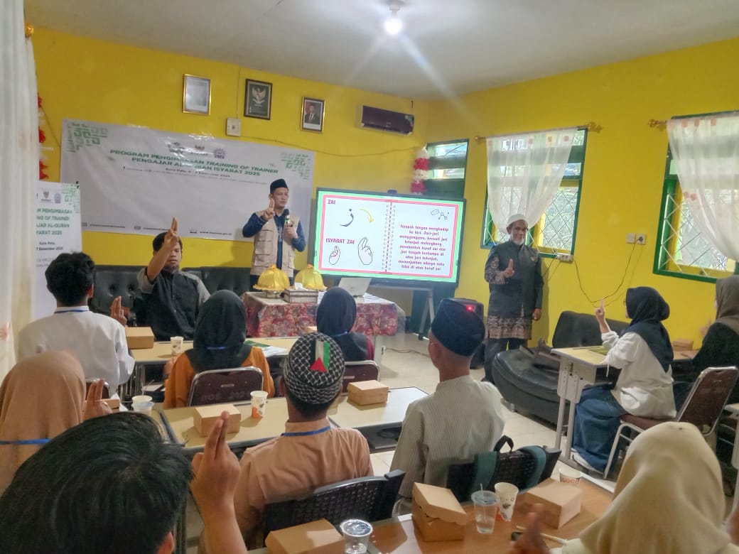 Pengimbasan Training of Trainer (TOT) Pengajar Al-Quraan Isyarat 2025 di SLB ABCD Muhammadiyah oleh Ketua Tim Penyusun Mushaf Al-Quraan Isyarat Dr. H. Deni Hudaeny Ahmad Arifin, Lc., M.A.,