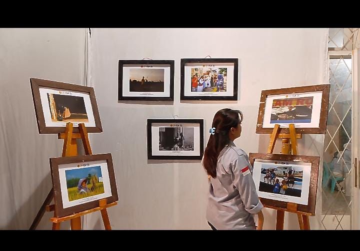 KINESIK EXHIBITION 2025: Pameran karya foto di Kinesik Exhibition 2025. Ada banyak karya lain yang ditampilkan oleh para pengurus Kinesik di kegiatan ini.