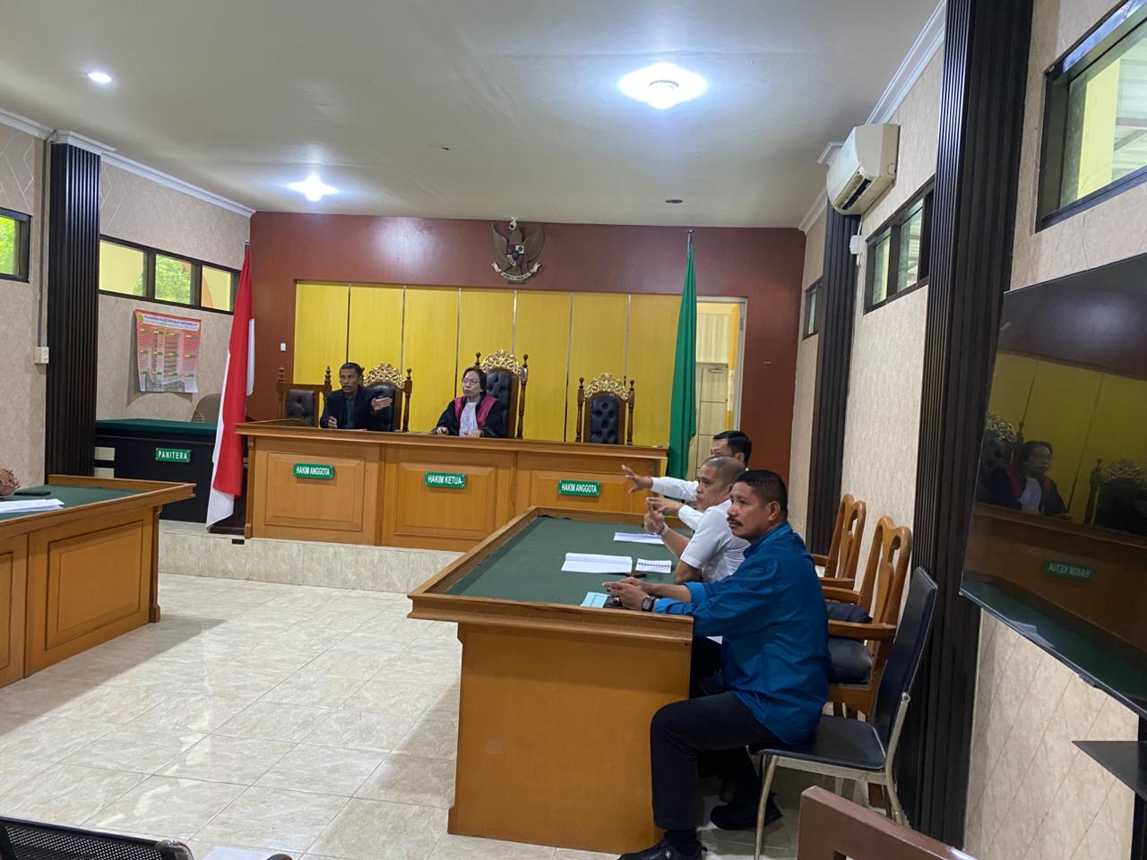 SIDANG NARKOBA : Ruang sidang PN Palu tampak tertib saat berlangsungnya persidangan praperadilan yang memutuskan Pengadilan Negeri Palu tidak berwenang mengadili perkara tersebut.