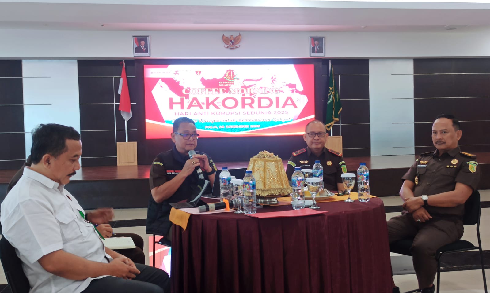 Kepala Kejati Sulteng, Nuzul Rahmat, saat menyampaikan paparan terkait penguatan pengawasan dan penegakan hukum di sektor pertambangan pada kegiatan coffee morning dan press release.