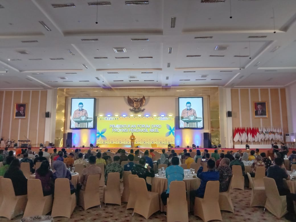 PROVINSI NIKEL : Pembentukan Forum Dewan Perwakilan Rakyat Daerah (DPRD) Provinsi Penghasil Nikel di kantor DPRD Sulawesi Tengah, Minggu (7/12/2025).