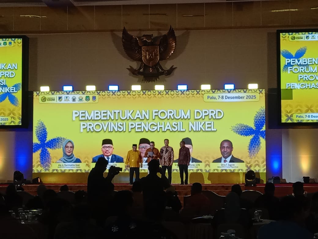 PROVINSI NIKEL : Pembentukan Forum Dewan Perwakilan Rakyat Daerah (DPRD) Provinsi Penghasil Nikel di kantor DPRD Sulawesi Tengah, Minggu (7/12/2025).