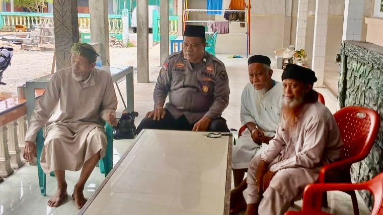 SINERGI: Tampak Dai Kamtibmas saat bersilaturahmi dengan para tokoh masyarakat di Parimo, Senin (8/12/2025).(FOTO: ISTIMEWA/RADAR PALU).