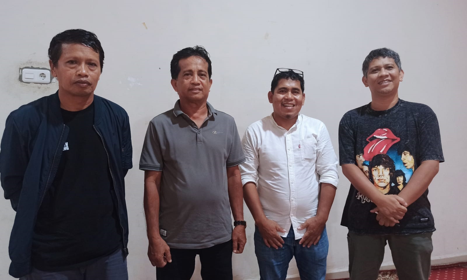 BUKA PENDAFTARAN : Komite Pemilihan (KP) Asprov PSSI Sulteng saat foto bersama usai melakukan rapat.