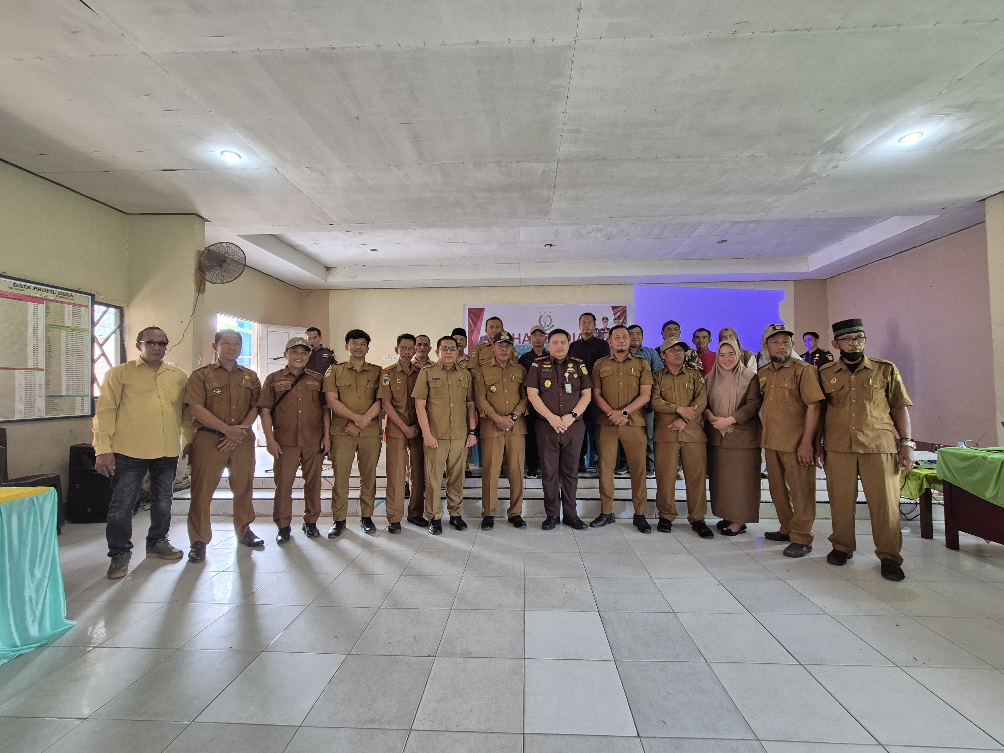 PEMATERI : Tampak Kajari Tolitoli Ibnu Firman Ide Amin, saat menghadiri sekaligus menjadi pemateri penyiuhan hukum.(FOTO:&nbsp;YUSLIH ANWAR/RADAR PALU).