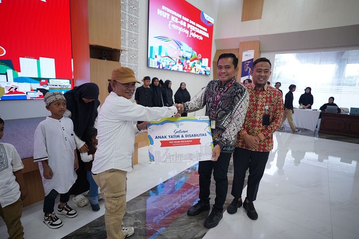 Satuan HUT Pertamina kepada sejumlah pantai asuhan di Makassar dan Provinsi lain.