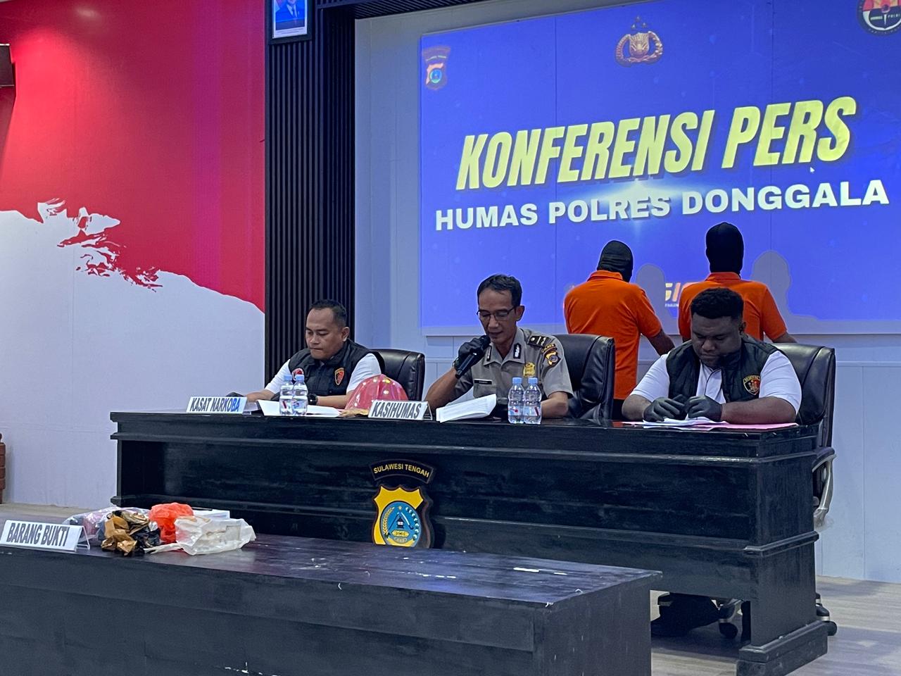 NARKOBA: Jajaran Satres Narkoba Polres Donggala, berhasil menangkap penyelundup narkoba di Dampelas beberapa waktu lalu, ternyata berasal dari Malaysia.(FOTO: UJANG SUGANDA/RADAR PALU).