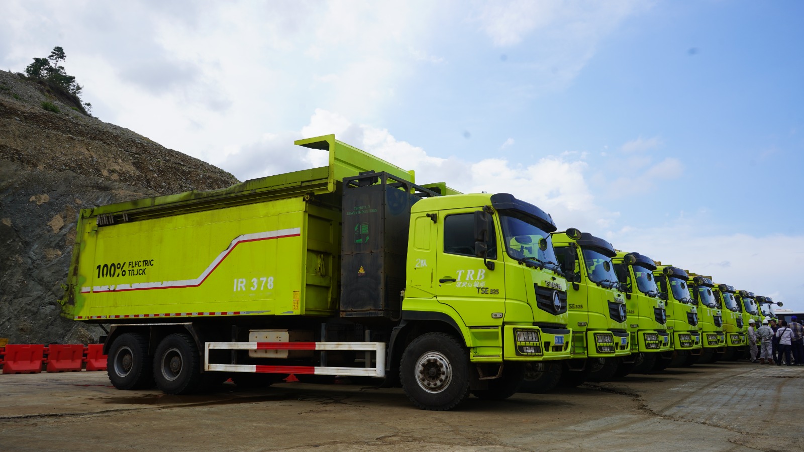 Kendaraan dump truck listrik yang beroperasi dalam kawasan&nbsp;industri&nbsp;IMIP
