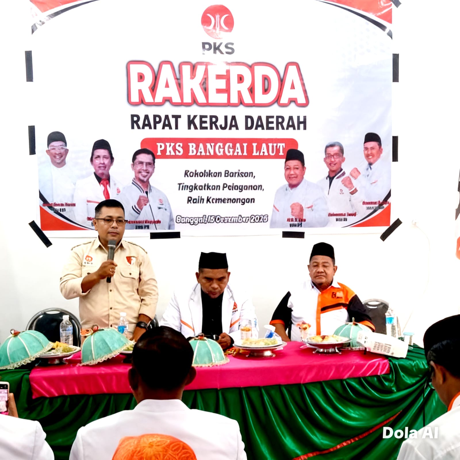 DISKUSI: Ketua BKBN DPW PKS Sulteng, Iwan Rifai, menggelar diskusi hangat bersama kader-kader DPD PKS Banggai Laut, Senin (15/12/2025).(FOTO: HUMAS DPW PKS SULTENG/RADAR PALU).