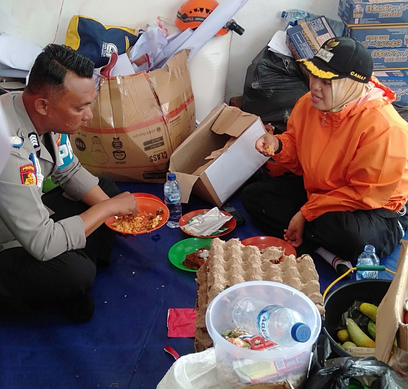 ROMANTIS: Camat Malalak, Sumatera Barat, Ulya Satar, bersama suaminya, sangat romantis.(FOTO: DOK HUMAS DPW PKS SULTENG/RADAR PALU).