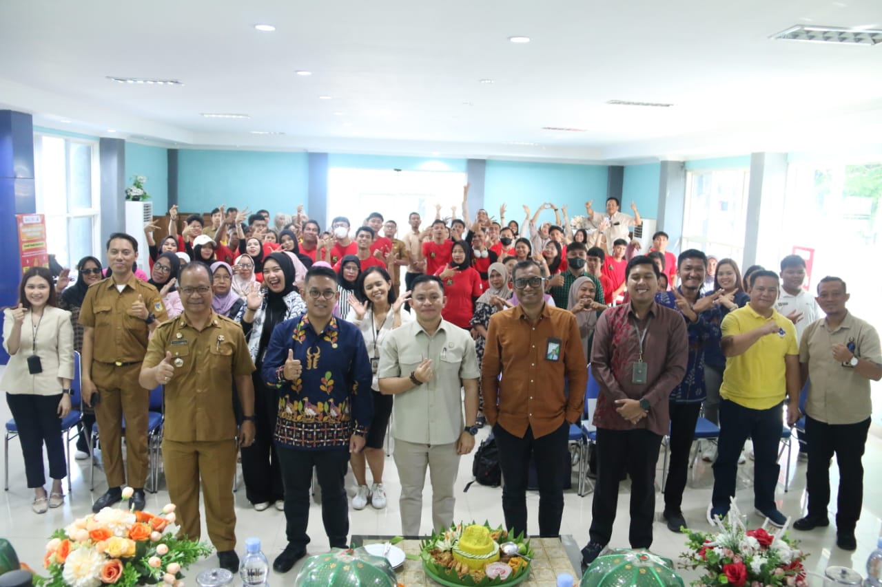 Bertepatan dengan peringatan Hari Migran Internasional 2025, OJK Sulteng meluncurkan Buku Saku Literasi Keuangan bagi PMI dan keluarga, Selasa (16/12).