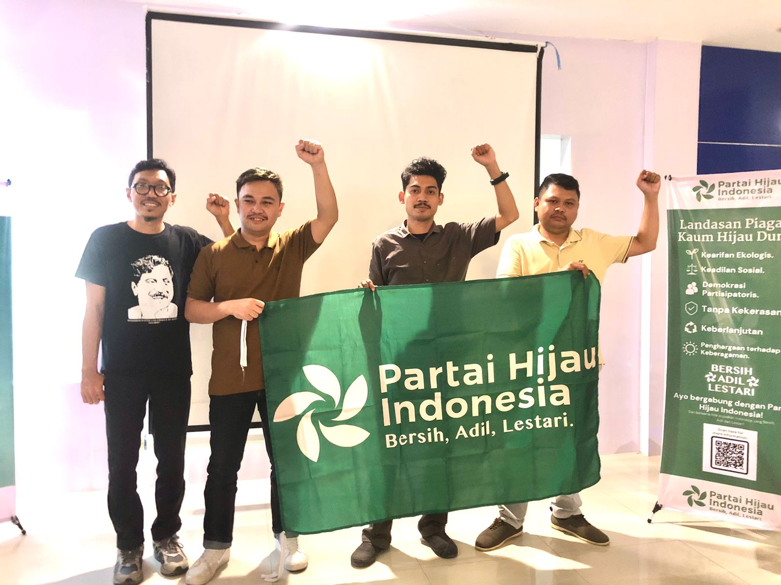 RESMI DIBENTUK: Partai Hijau Indonesia resmi terbentuk di Sulteng, dengan digawangi sejumlah aktivis muda yang bergerak dalam isu-isu lingkungan.