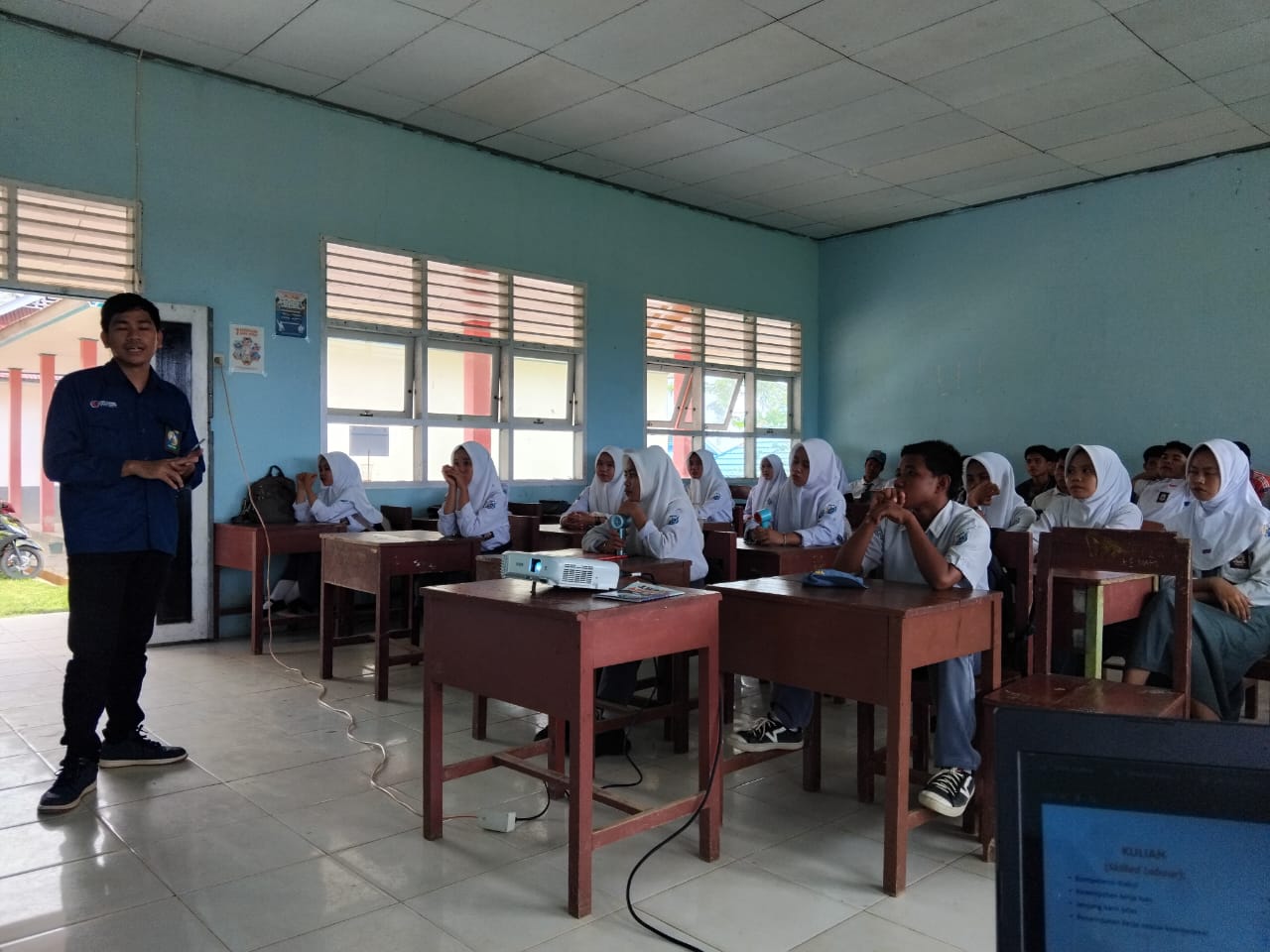 SOSIALISASI: Sosialisasi Politeknik Industri Logam Kementerian Perindustrian di Morowali melakukan sosialisasi di 24 sekolah.(FOTO: SUPRIYONO/RADAR PALU).