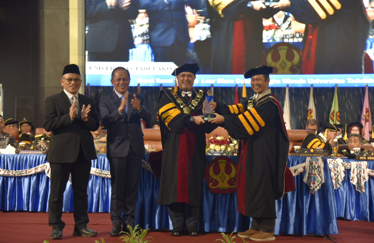 Raih Predikat Badan Publik Informatif kategori Perguruan Tinggi Negeri dalam ajang Anugerah Keterbukaan Informasi Publik yang diselenggarakan oleh Komisi Informasi Pusat (KIP) Republik Indonesia.