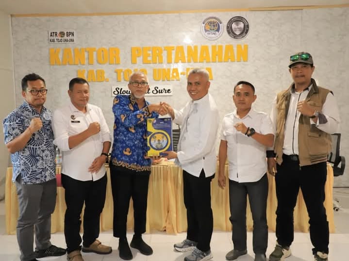 KUNKER : Kunker Kakanwil BPN Sulteng, Muhammad Naim di Kantah Touna, Kamis (18/12/2025).(FOTO: HERIYANTO LIMAHU/RADAR PALU).