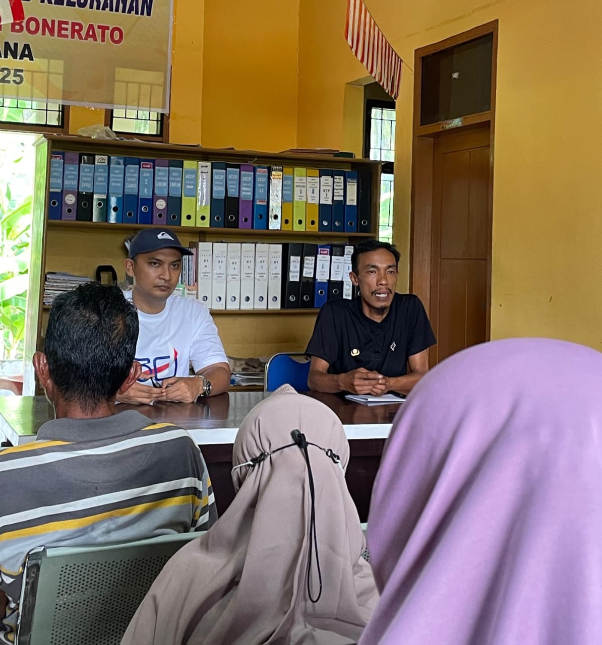 BRI Cabang Ampana melalui program BRI Peduli menyalurkan bantuan sembako kepada warga terdampak banjir rob di Kelurahan Bailo Baru dan Malotong, Kabupaten Tojo Una-Una.