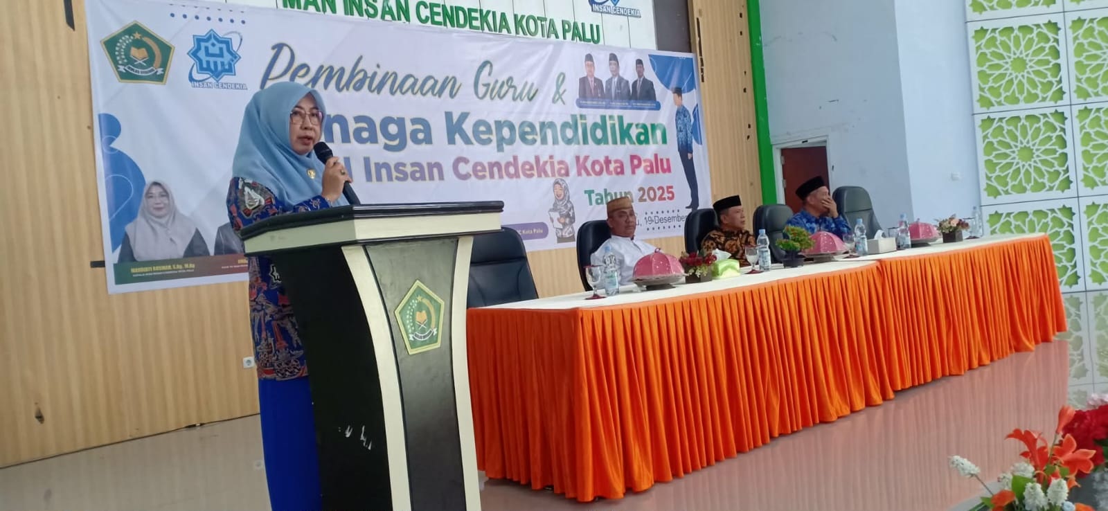 SAMBUTAN: Kamad MAN IC, Hj. Mardiati Rosmah saat memberikan sambutan.(FOTO: MUCHSIN SIRADJUDIN/RADAR PALU).