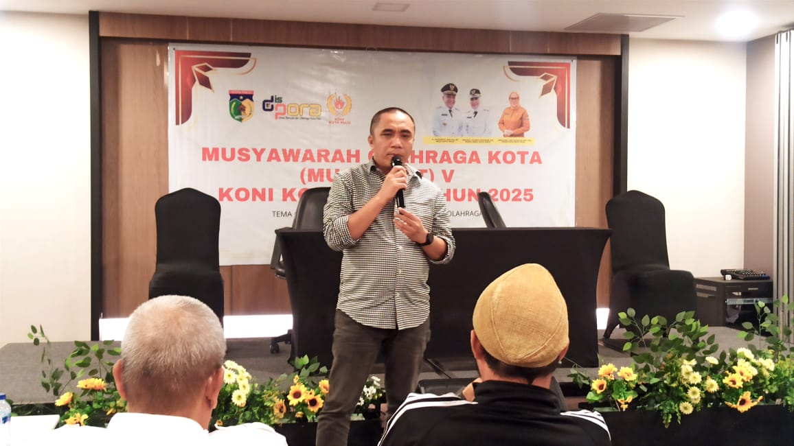 Renol Kasrudin menyampaikan sambutan usai ditetapkan sebagai Ketua KONI Kota Palu dalam Musorkot V, menegaskan komitmen memperkuat pembinaan cabang olahraga dan meningkatkan prestasi atlet