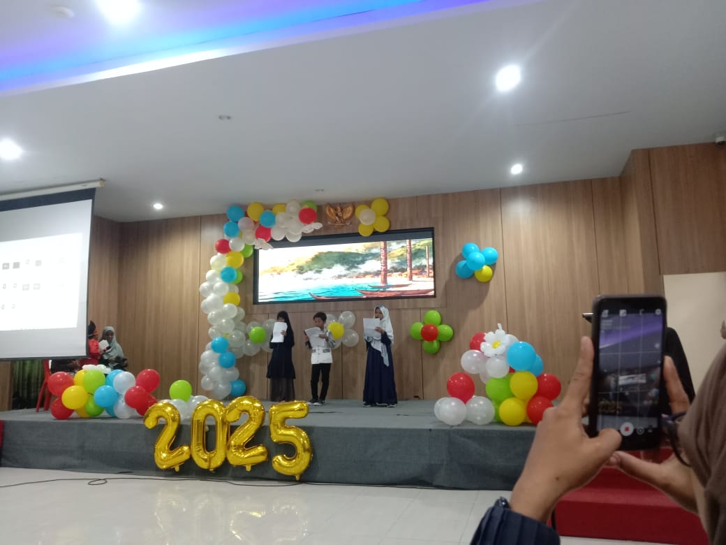 PENTAS SENI : PKBM An-Nahl menampilkan pertunjukan seni dan memamerkan karya pembelajaran dalam Pentas Seni &ldquo;An-Nahl Days&rdquo; bertema kebudayaan di Aula SMKN 3 Palu, Sabtu (21/12/2025).