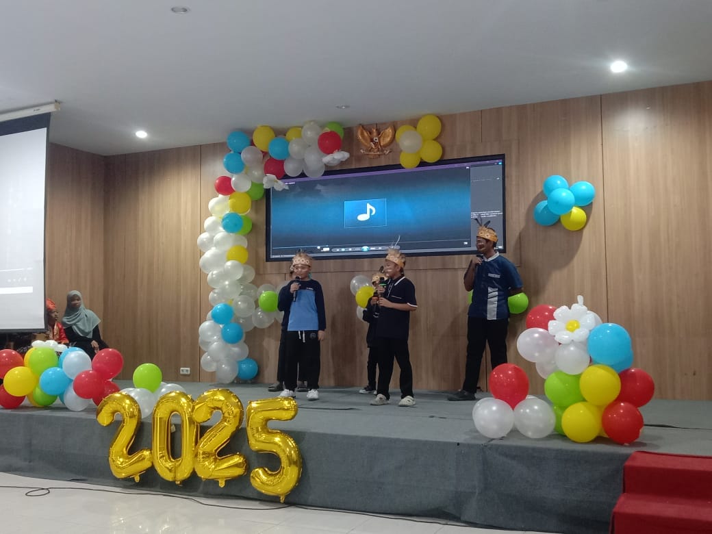 PENTAS SENI : PKBM An-Nahl menampilkan pertunjukan seni dan memamerkan karya pembelajaran dalam Pentas Seni &ldquo;An-Nahl Days&rdquo; bertema kebudayaan di Aula SMKN 3 Palu, Sabtu (21/12/2025).