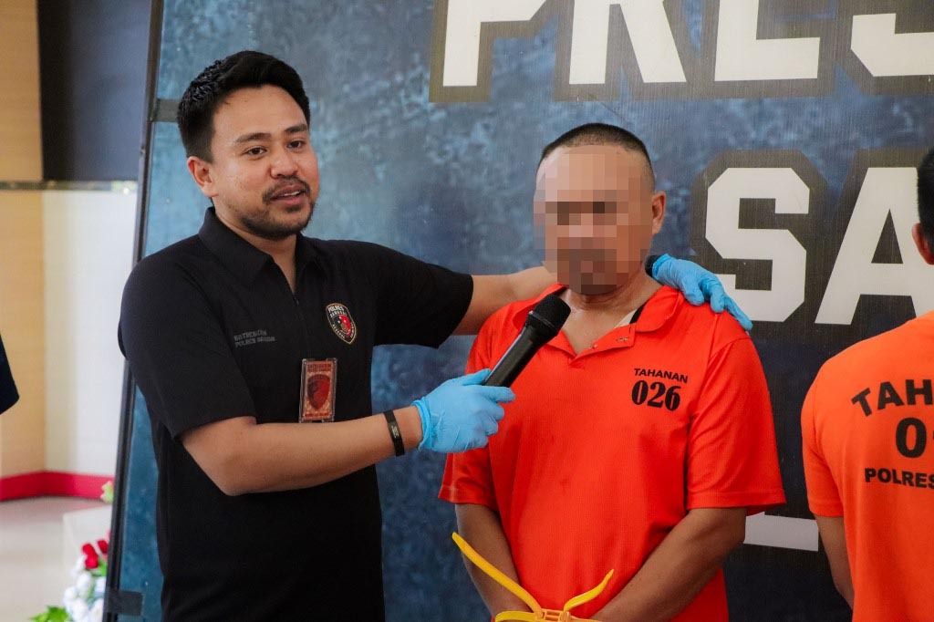 PENGANIAYAAN: Polres Banggai menggelar konferensi pers terkait kasus tindak pidana penganiayaan yang mengakibatkan korban meninggal dunia, Minggu (21/12/2025).