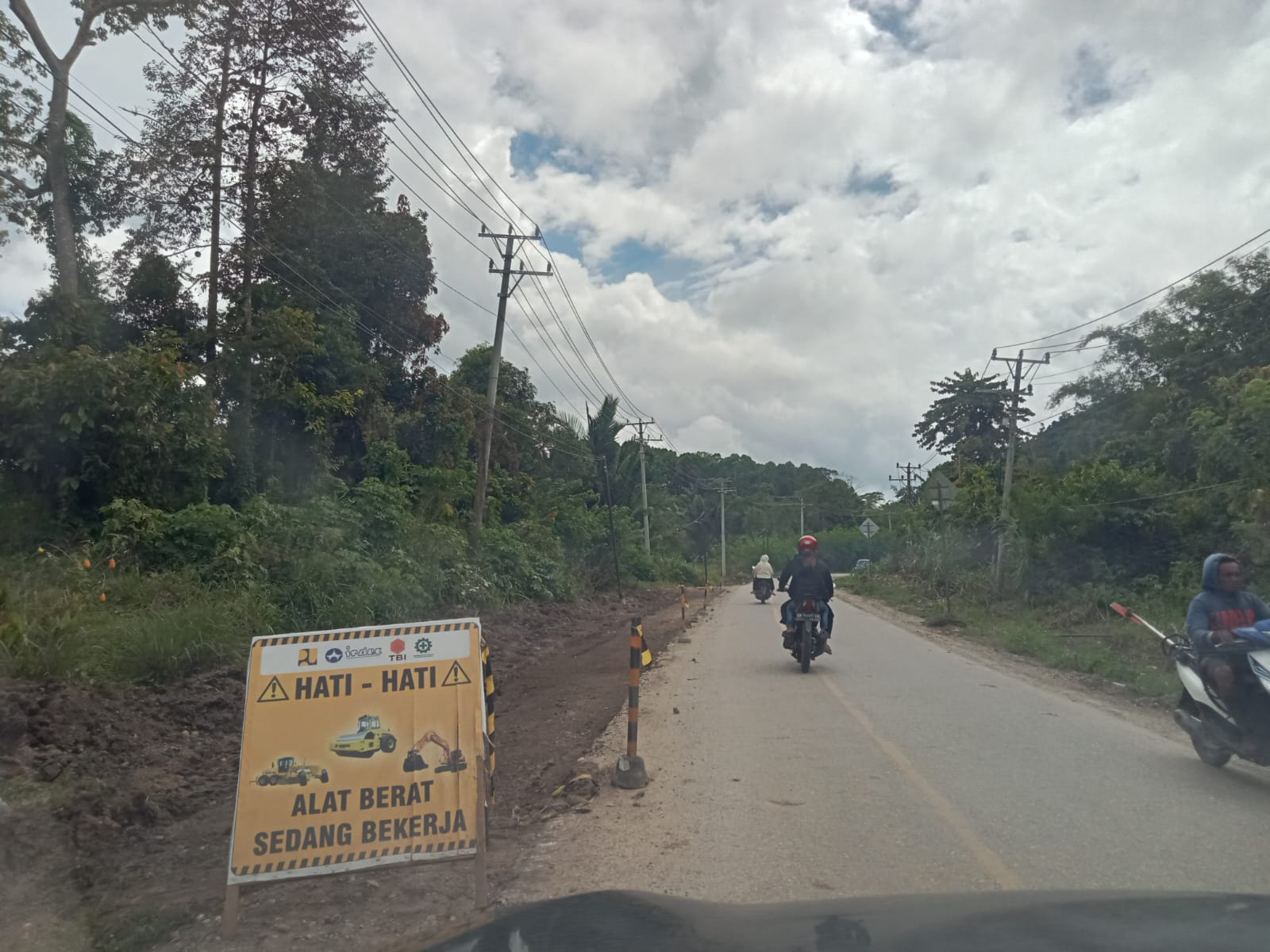 PRESERVASI: Inilah progress pekerjaan preservasi jalan Tagolu-Tentena yang dikeluhkan warga.(FOTO: BUDIYANTO WIHARTO/RADAR PALU).