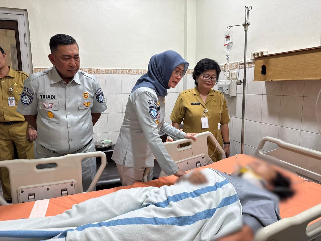 PASTIKAN JAMINAN TERPENUHI : Plt Direktur Utama Jasa Raharja, Dewi Aryani Suzana, menyampaikan duka cita mendalam atas peristiwa kecelakaan tersebut.  &nbsp;