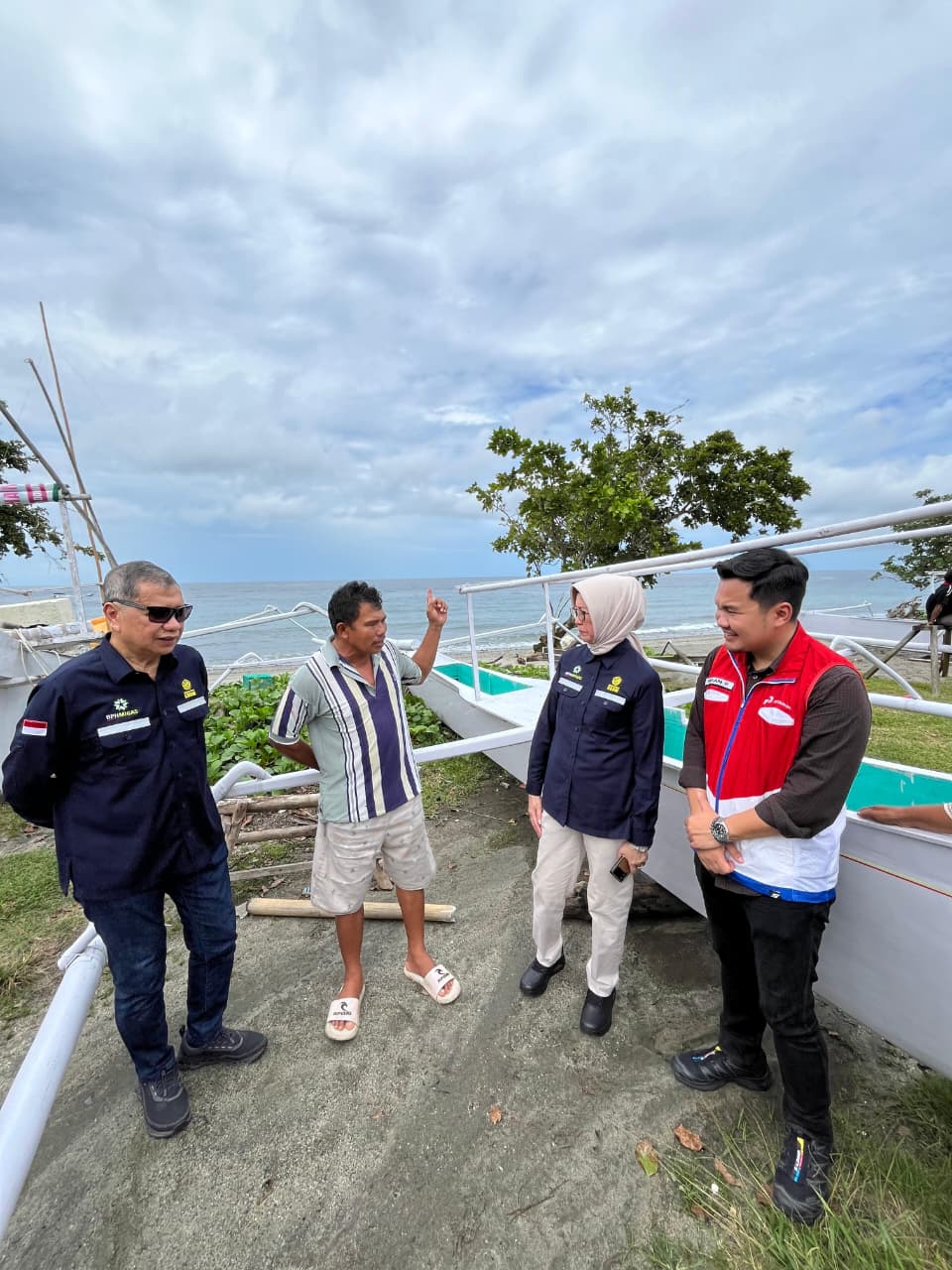 Anggota Komite BPH Migas meninjau operasional SPBU Nelayan di Kabupaten Donggala, Sulawesi Tengah, untuk memastikan distribusi BBM tepat sasaran, Minggu (21/12/2025).