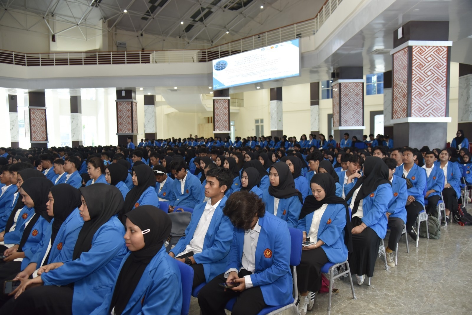 DUKUNGAN KAMPUS : Universitas Tadulako mendata mahasiswa berdomisili atau berasal dari Sumatra sebagai bentuk kepedulian terhadap bencana yang dihadapi. Tampak ilustrasi mahasiwa Untad.