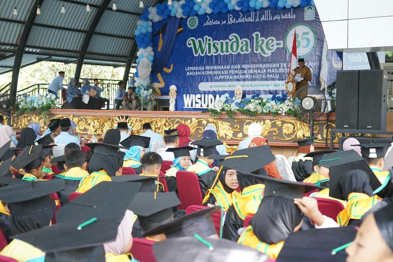 MEMBANGUN KARAKTER  : Wisuda XXXV Santri TK&ndash;TP Al-Qur&rsquo;an Lembaga Pembinaan dan Pengembangan Taman Kanak-kanak Al-Qur&rsquo;an LPPTKA BKPRMI di Millenium WaterPark, Senin (15/12)