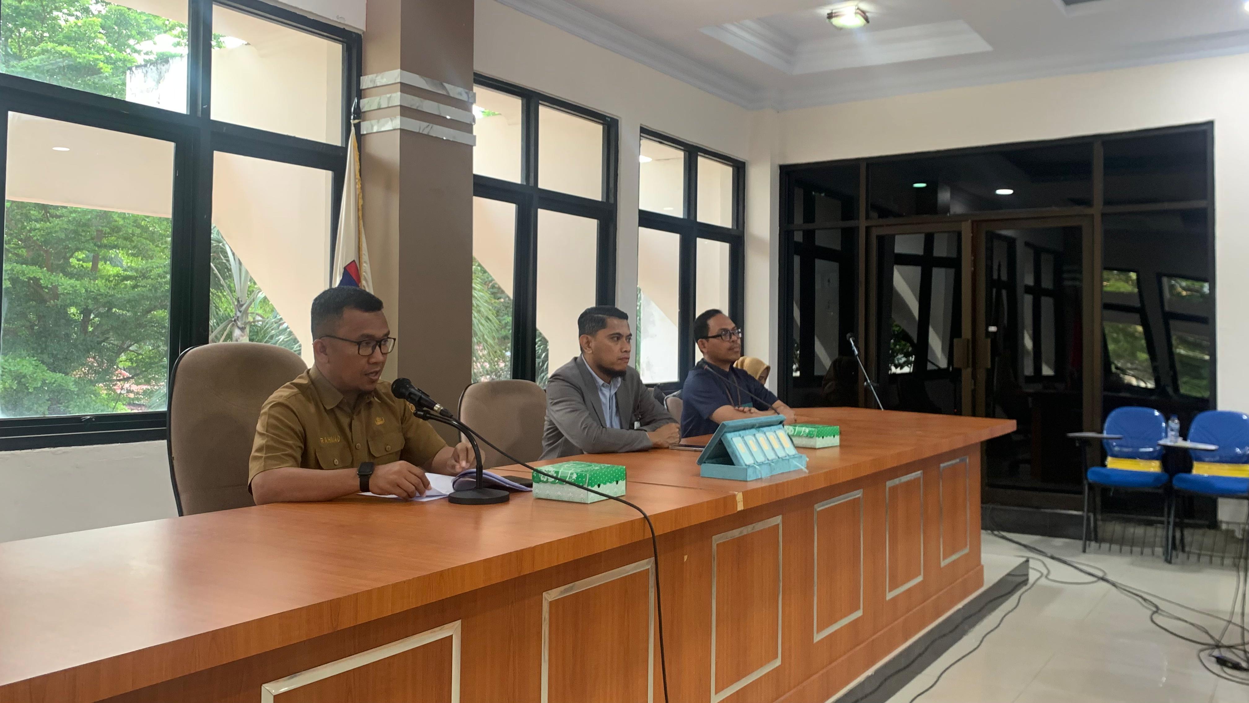 BERI APRESIASI: Pelaksana Tugas (Plt) Asisten II Pemerintah Kota Palu, Rahmad Mustafa saat menyampaikan sambutannya pada Selasa (23/12/2025).