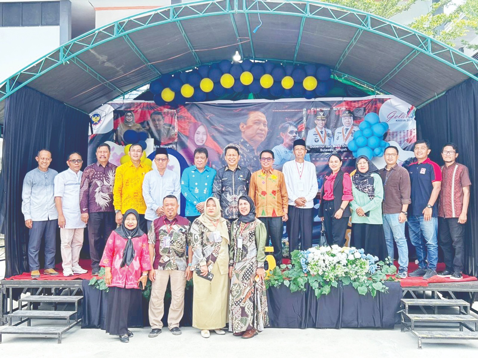 ABADIKAN MOMEN : Kegiatan Gelar Karya yang dilaksanakan di halaman SMKN 2 Kota Lalu