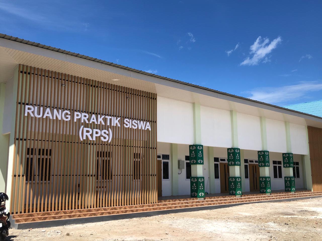 FASILITAS BARU : SMKN 2 Kota Palu menambah fasilitas penunjang pembelajaran dengan menghadirkan Ruang Praktik Siswa (RPS).