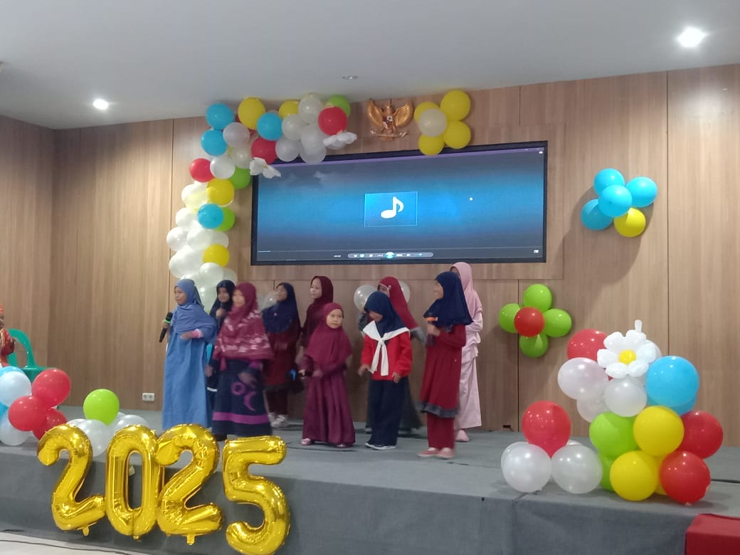 PENTAS SENI: PKBM An-Nahl menampilkan pertunjukan seni dan memamerkan karya pembelajaran dalam Pentas Seni &ldquo;An-Nahl Days&rdquo; bertema kebudayaan di aula SMKN 3 Palu pada Sabtu (21/12/2025).