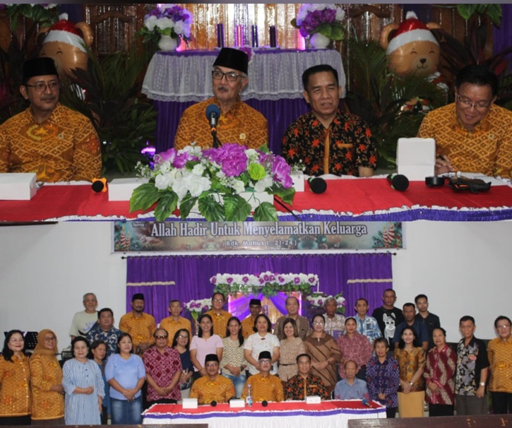 pengurus FKUB Sulawesi Tengah ke Gereja Kristen Sulawesi Tengah (GKST) Jemaat Victory Kelurahan Besusu Timur pada perayaan Natal 2025 dan Tahun Baru 2026.