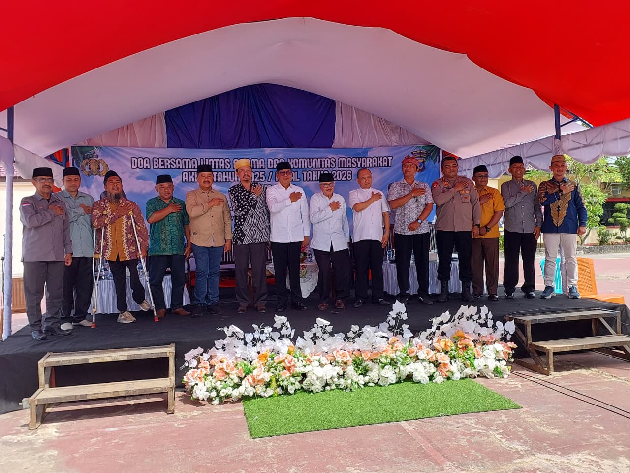 Damai adalah komitmen, bukan sekadar slogan. Itulah pesan Kapolres Poso dalam Doa Bersama Lintas Agama yang digelar Sabtu (27/12).