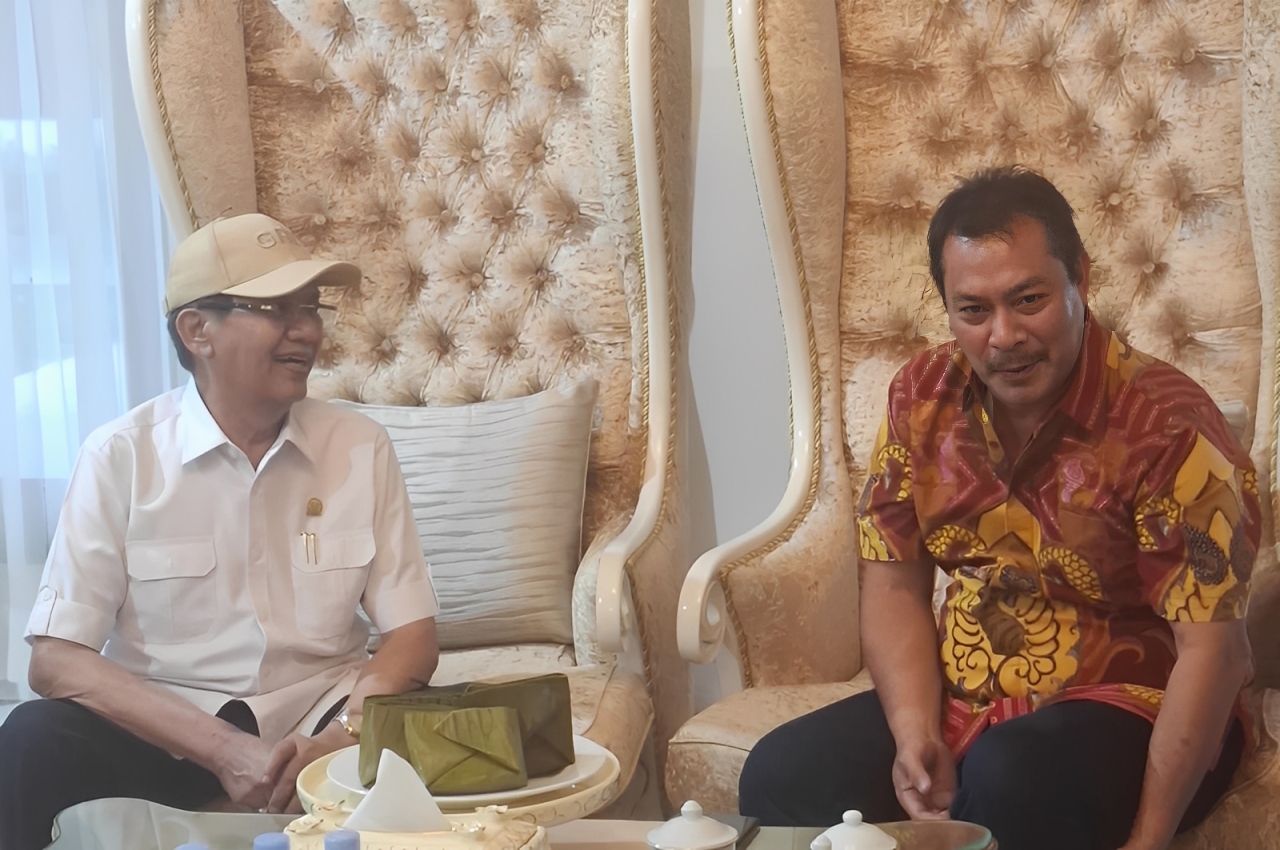 Pertemuan anggota DPR RI Longki Djanggola dengan Bupati Tolitoli, Amran Yahya