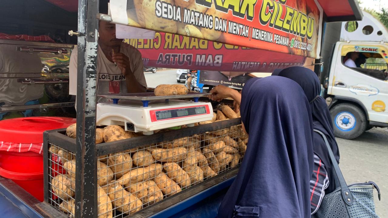 JADI VIRAL : Ubi Cilembu yang dikenal dengan rasa manis dan teksturnya yang lembut kini menjadi buruan warga Kota Palu.