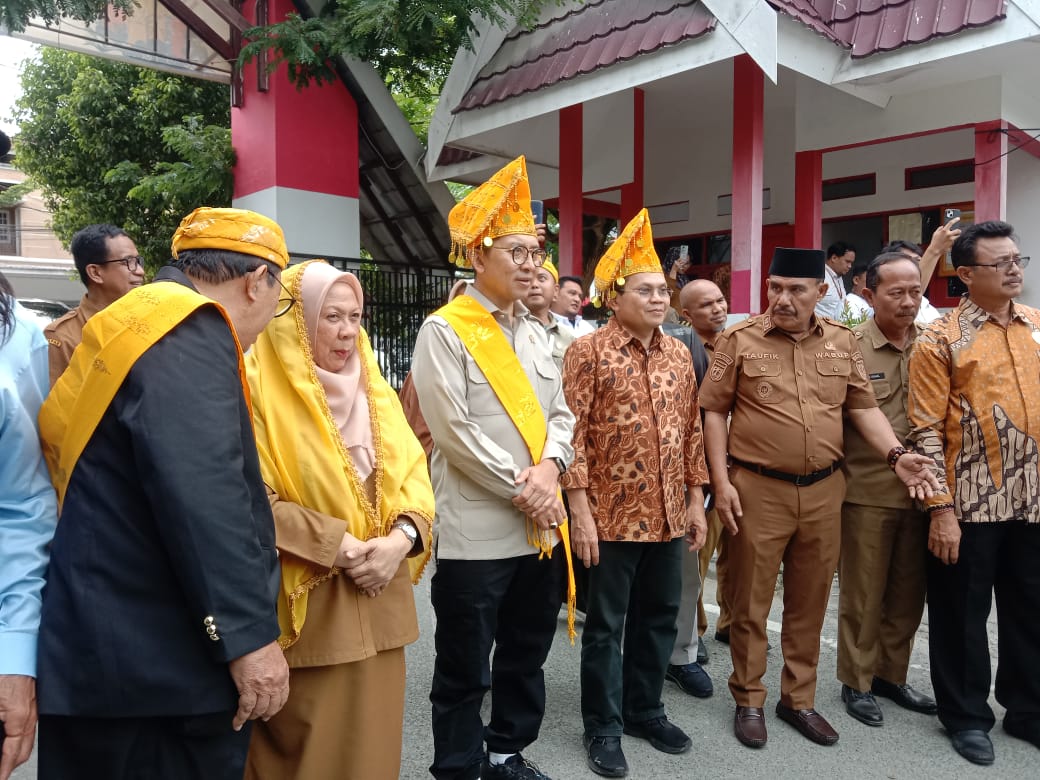DIALOG BUDAYA : Menteri Kebudayaan RI Dr. Fadli Zon, M.Sc bersama Wakil Gubernur Sulawesi Tengah dr. Reny Arniwaty Lamadjido hadir di Museum Provinsi Sulawesi Tengah bersama pejabat daerah, tokoh adat