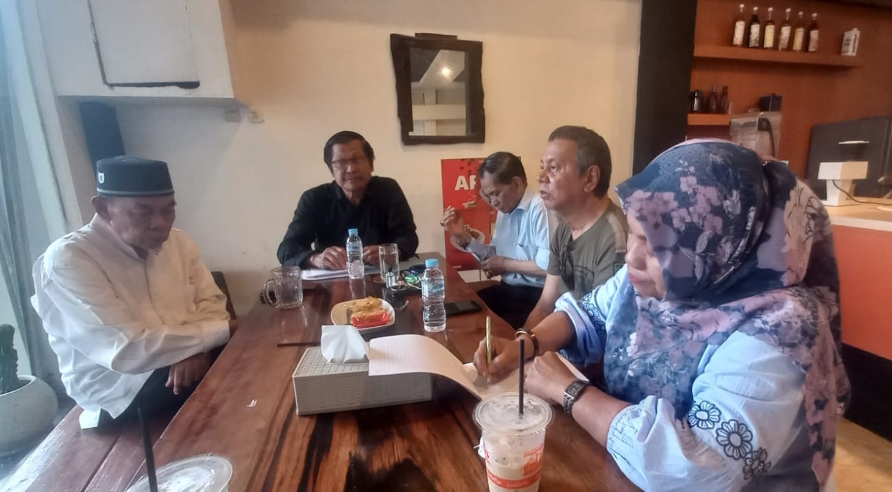 Jalannya rapat akhir tahun Dekopin Wilayah Sulteng di salah satu Cafe di Kota Palu.