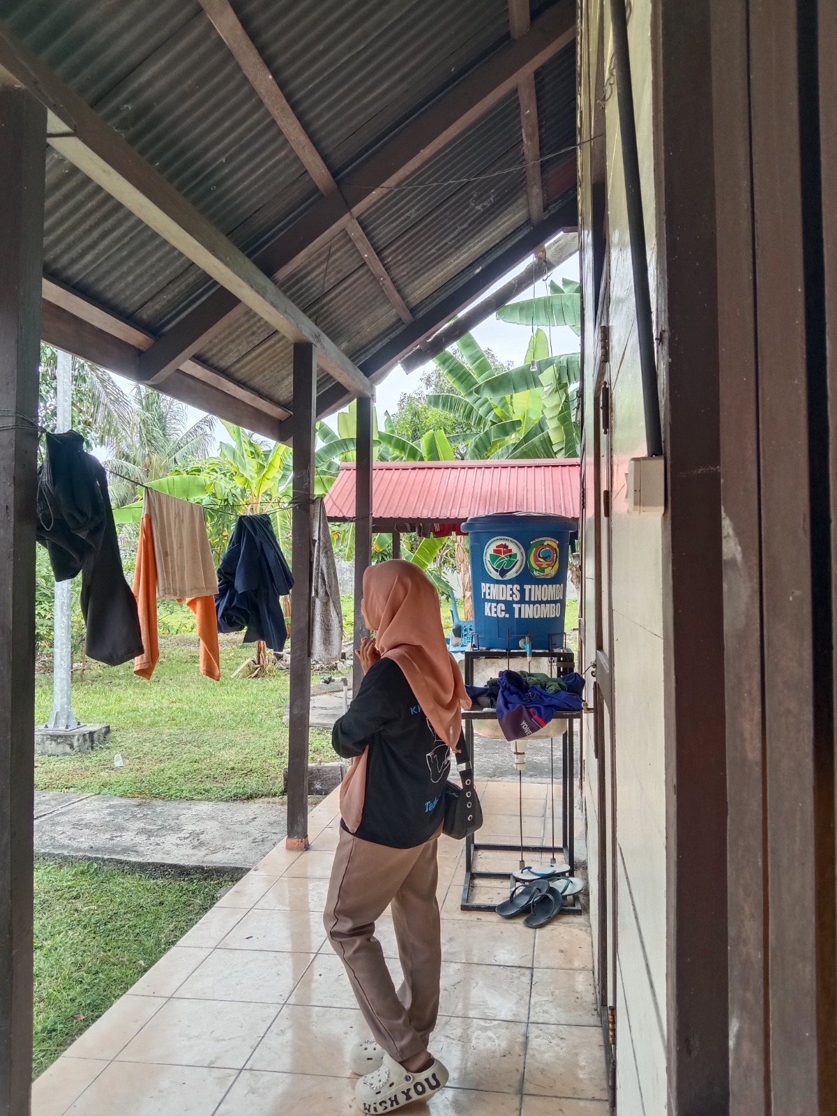 DARI DALAM: Tampak rumah Raja Tombolotutu dari dalam.(FOTO: ADE SAFITRI/RADAR PALU).