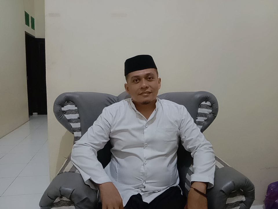 CAMAT: Camat Tinombo, Rony A. Tombolotutu.(FOTO: ADE SAFITRI/RADAR PALU).