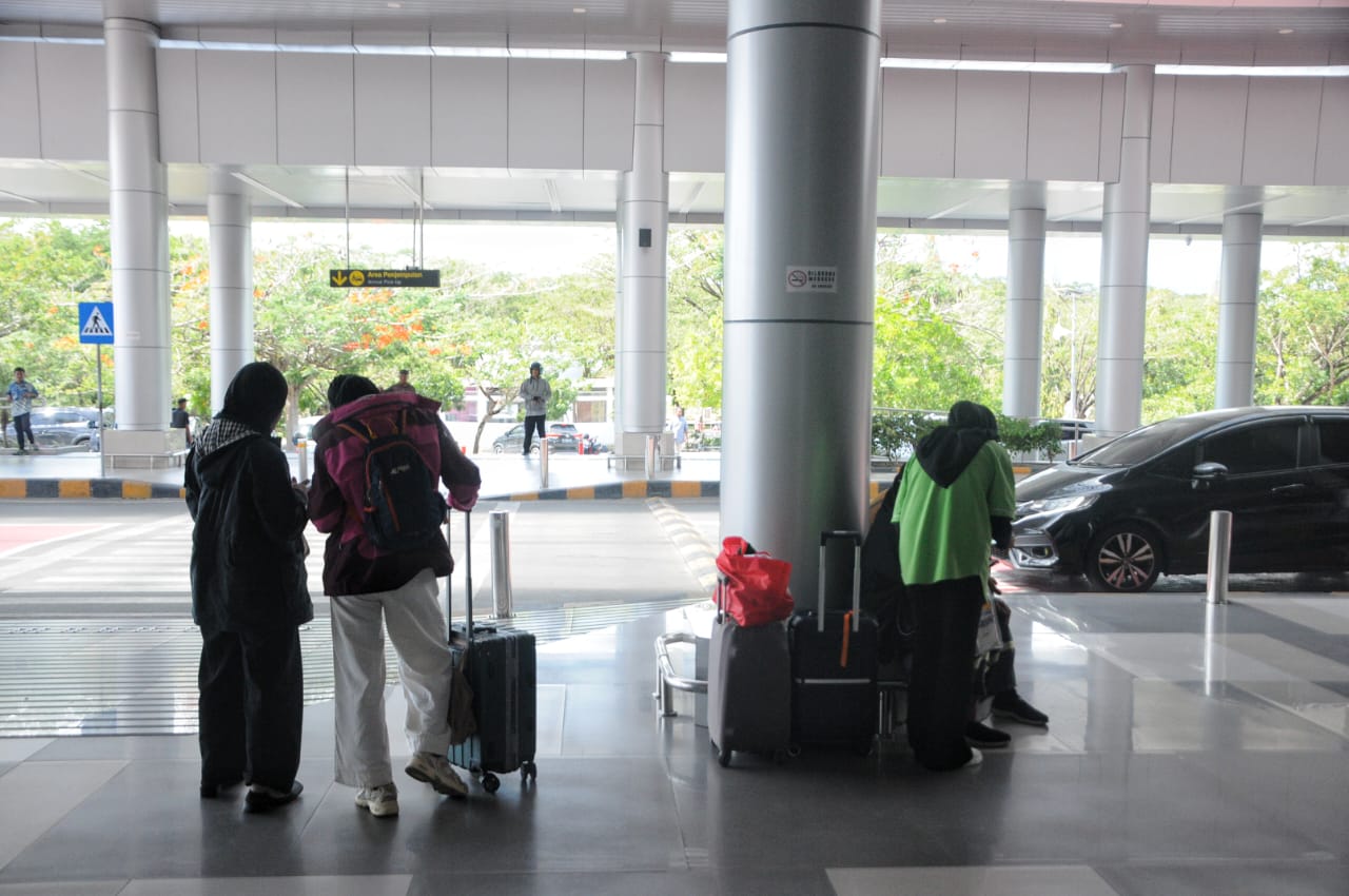 ARUS BALIK : Suasana di pintu kedatangan di Bandara Internasional Mutiara Sis Al Jufri Palu, beberapa waktu lalu.