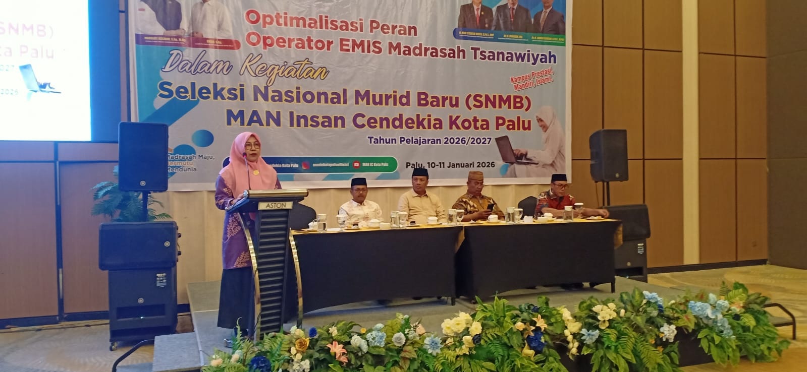 SAMBUTAN: Kamad MAN IC Palu, Hj. Mardiati Rosmah saat membrikan sambutannya, di optimaslisasi operator EMIS Madrasah.(FOTO: ISTIMEWA/RADAR PALU).