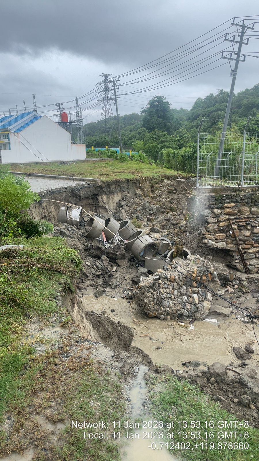 Lokasi di Gardu Induk Tawaeli yang terdampak banjir yang melanda wilayah Kota Palu, Minggu (10/1/2026).