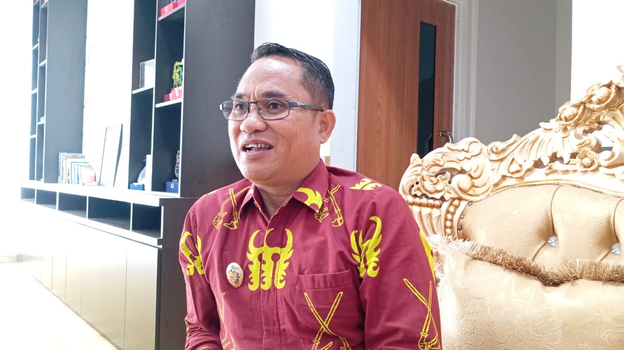 Samuel Yansen Pongi (FOTO: ANGEL SUMBARA/RADAR PALU).